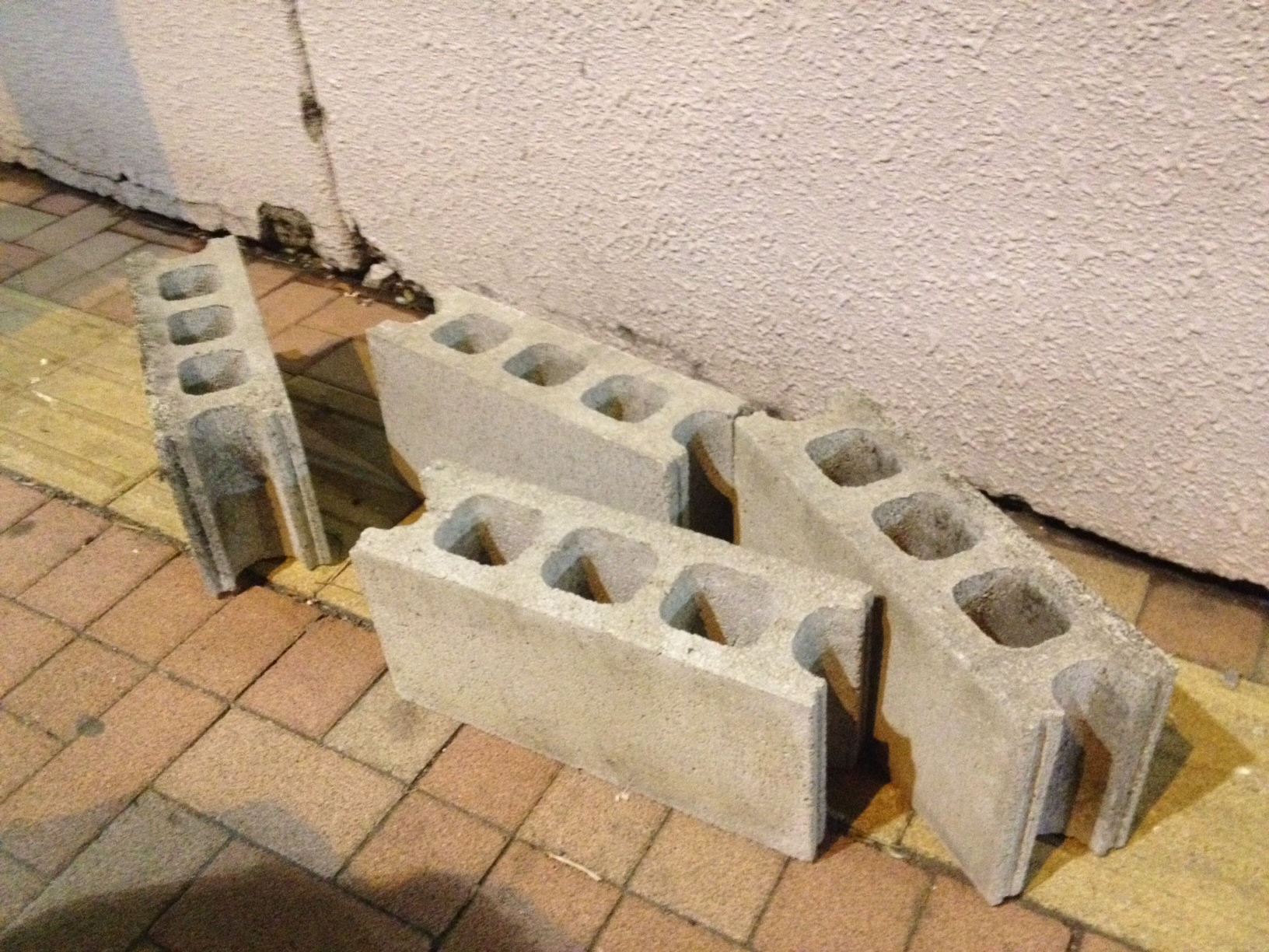 不要になったレンガ・コンクリートブロックを格安費用にて処分・回収